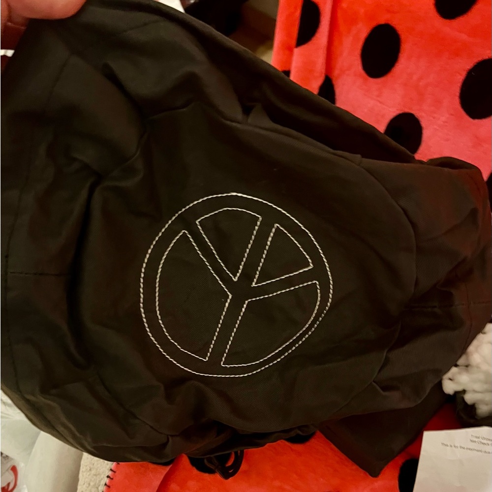 Peace Love World Large  new wtags Black Slouchy Bag Purse By Alana Vilisante - Picture 4 of 8